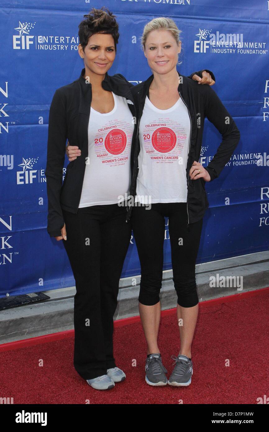 Los Angeles, California, U.S. May 11, 2013. Julie Bowen, Halle Berry  attend   20th Annual EIF Revlon Run/Walk For Women 11th  May 2013 at  The Los Angeles Memorial Coliseum,Los Angeles, CA.USA.(Credit Image: Credit:  TLeopold/Globe Photos/ZUMAPRESS.com/Alamy Live News) Stock Photo