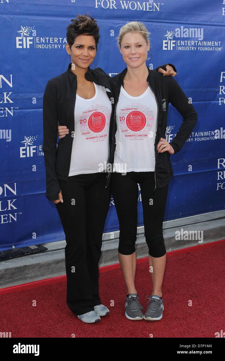 Los Angeles, California, U.S. May 11, 2013. Julie Bowen, Halle Berry  attend   20th Annual EIF Revlon Run/Walk For Women 11th  May 2013 at  The Los Angeles Memorial Coliseum,Los Angeles, CA.USA.(Credit Image: Credit:  TLeopold/Globe Photos/ZUMAPRESS.com/Alamy Live News) Stock Photo