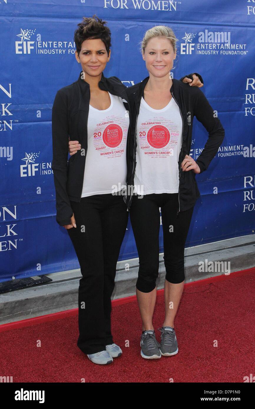 Los Angeles, California, U.S. May 11, 2013. Julie Bowen, Halle Berry  attend   20th Annual EIF Revlon Run/Walk For Women 11th  May 2013 at  The Los Angeles Memorial Coliseum,Los Angeles, CA.USA.(Credit Image: Credit:  TLeopold/Globe Photos/ZUMAPRESS.com/Alamy Live News) Stock Photo