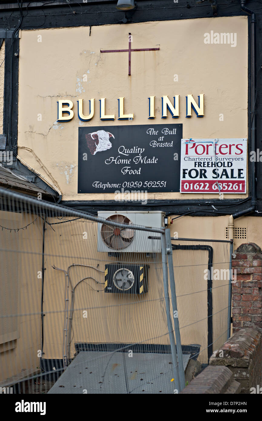 The Bull Inn Brasted closed and abandoned  in Kent, UK Stock Photo