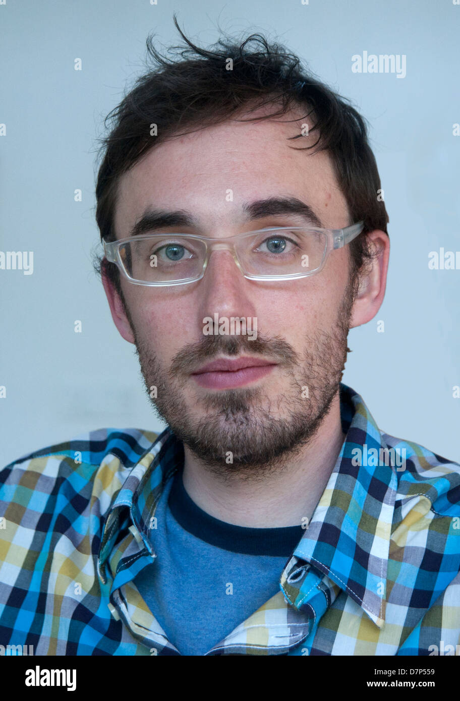 Portrait of young man wearing glasses Stock Photo - Alamy