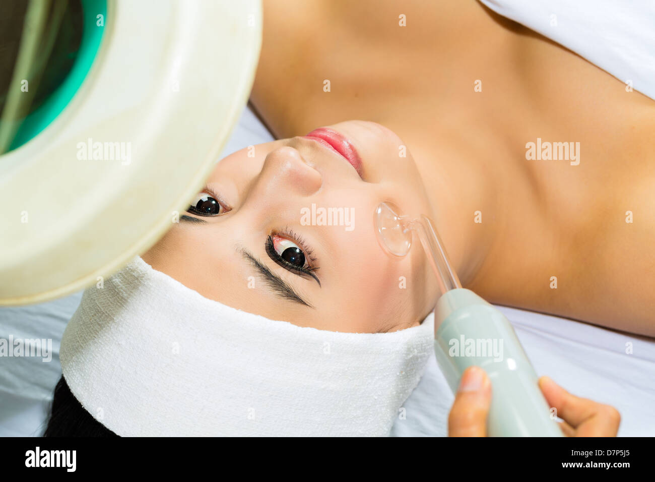Asian Woman lies in a beauty spa getting a treatment Stock Photo