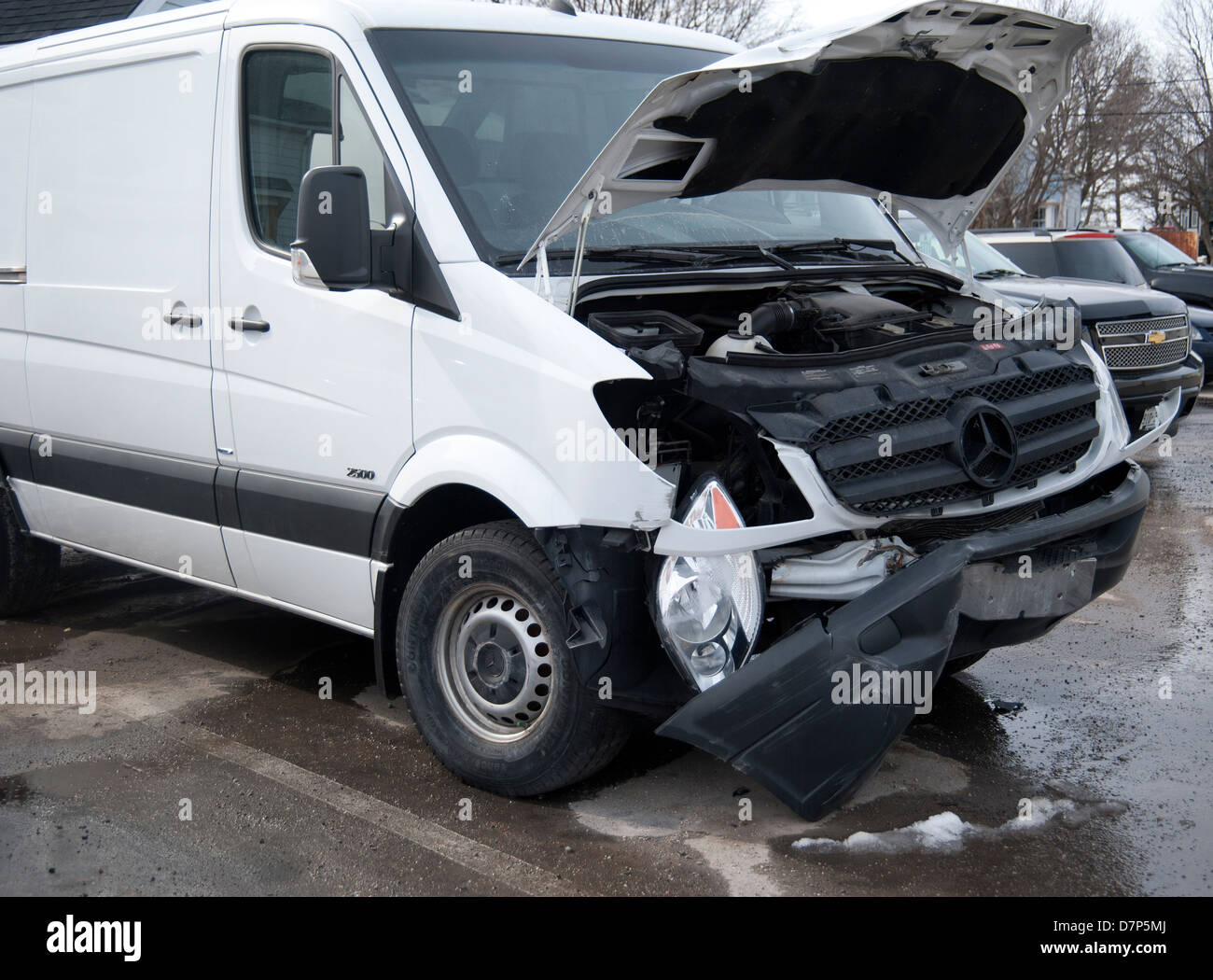 A van that has been in an accident with the front of the vehicle damaged  and the bumper off Stock Photo - Alamy