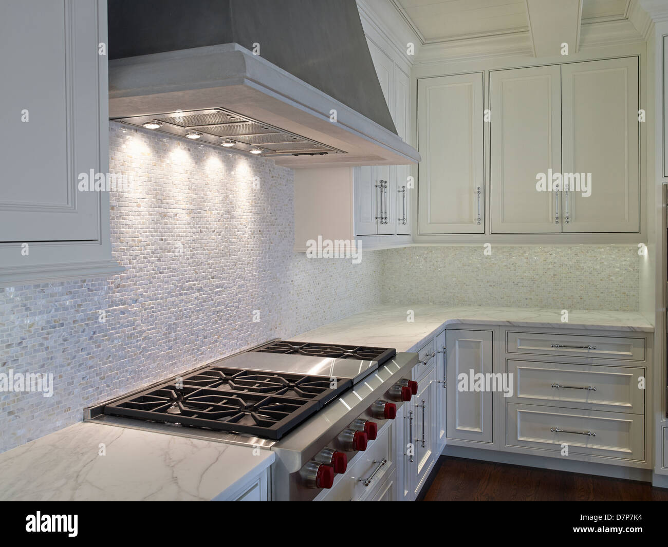 Empty kitchen hi-res stock photography and images - Alamy