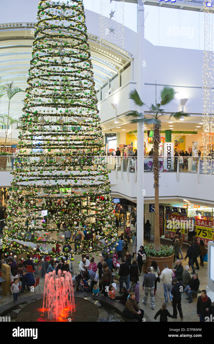 dh Shopping Centre mall CRIBBS CAUSEWAY BRISTOL Christmas Sales shoppers christmas tree shops uk modern indoor arcade Stock Photo