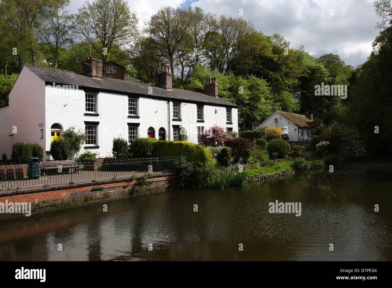 An attractive row of cottages in the Cheshire village of Lymm, Cheshire England Stock Photo Alamy