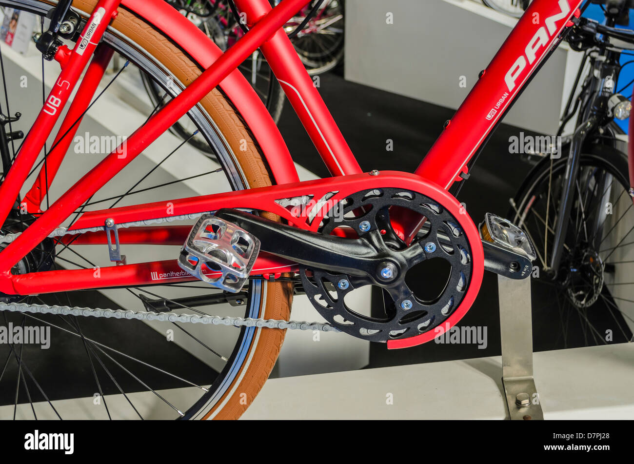 Crank arm hires stock photography and images Alamy