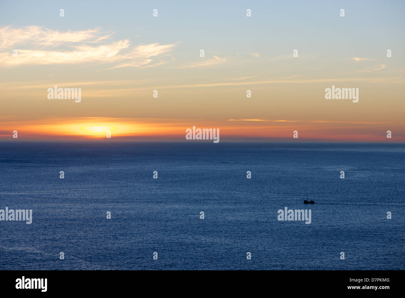 Orange sunset sky tourist boat hi-res stock photography and images - Alamy