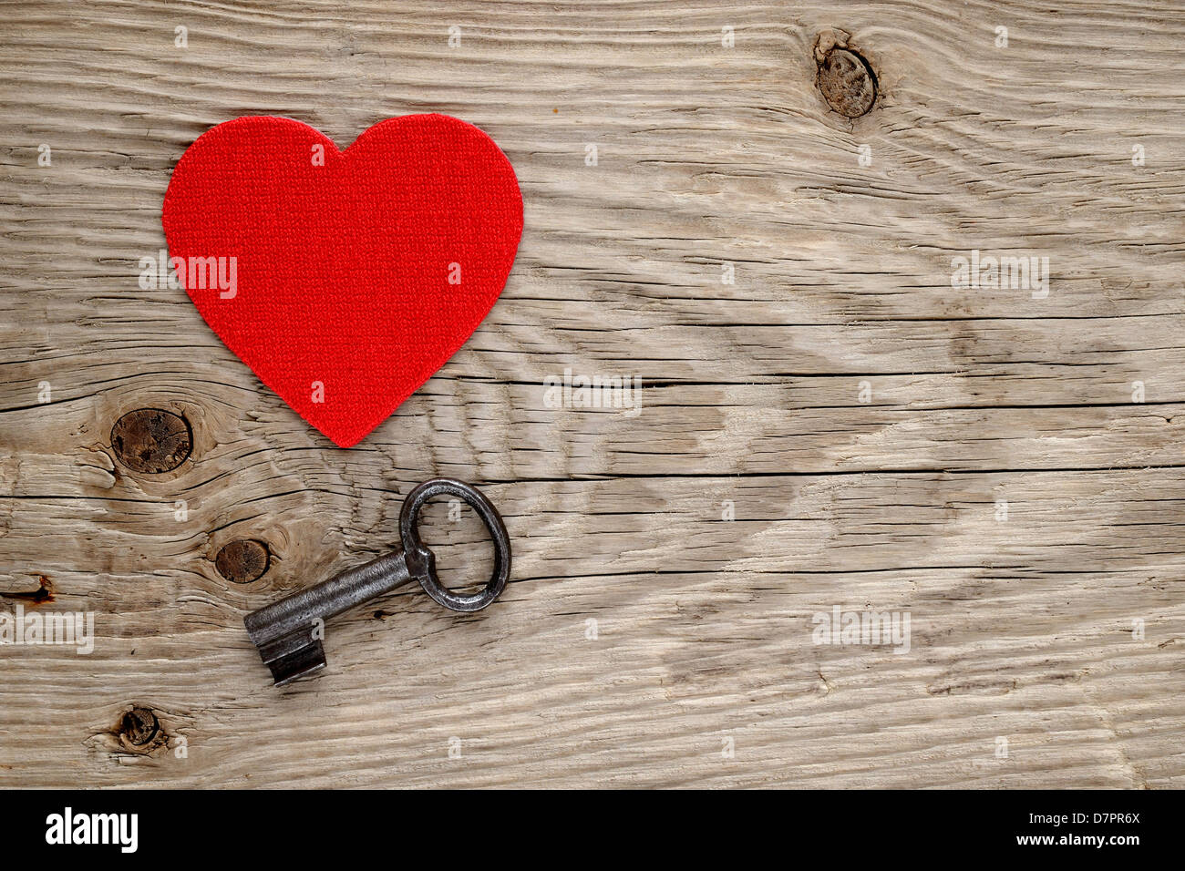 Red heart and vintage key on wooden background Stock Photo - Alamy
