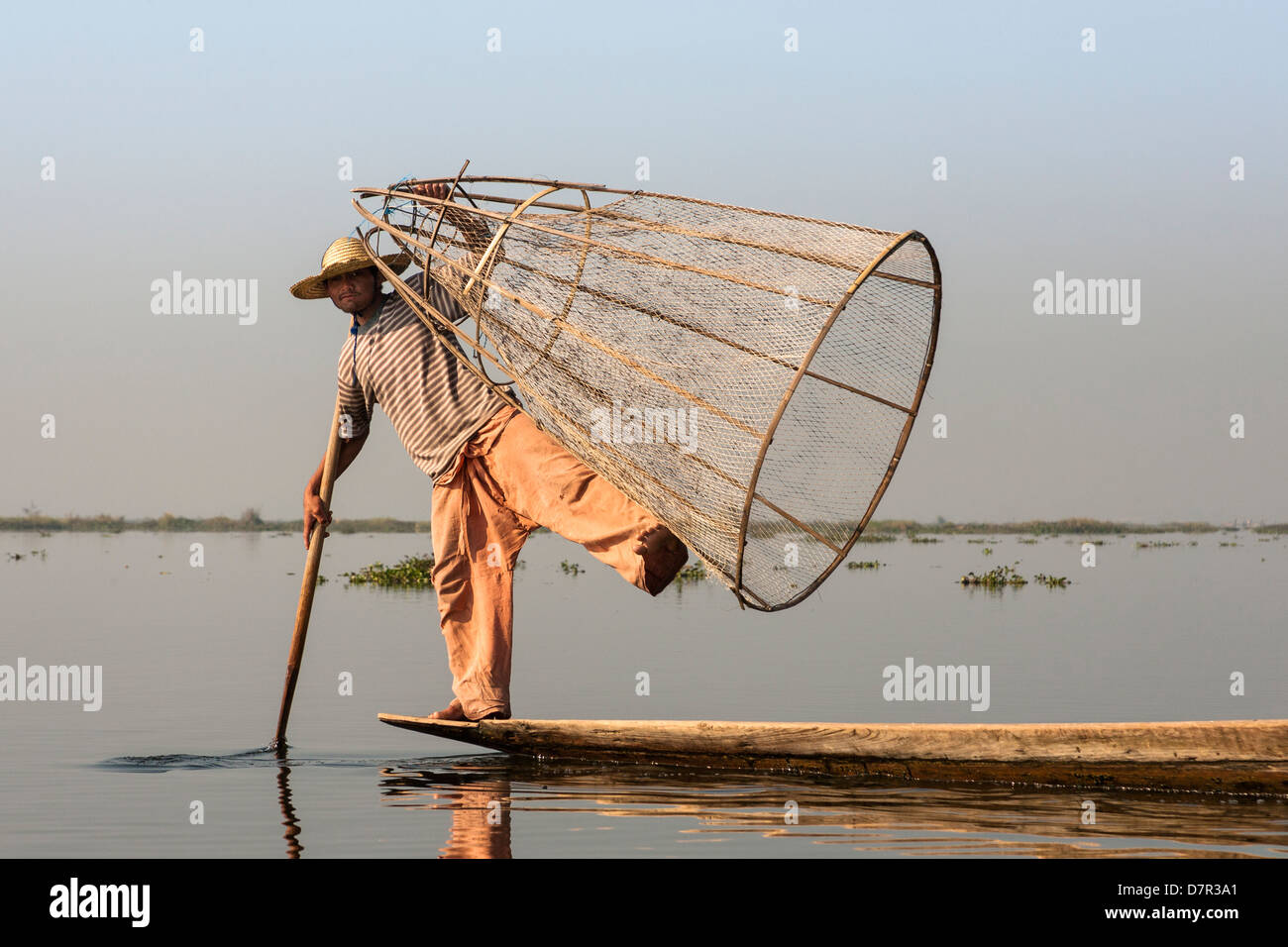 Traditional fishing net hi-res stock photography and images - Alamy