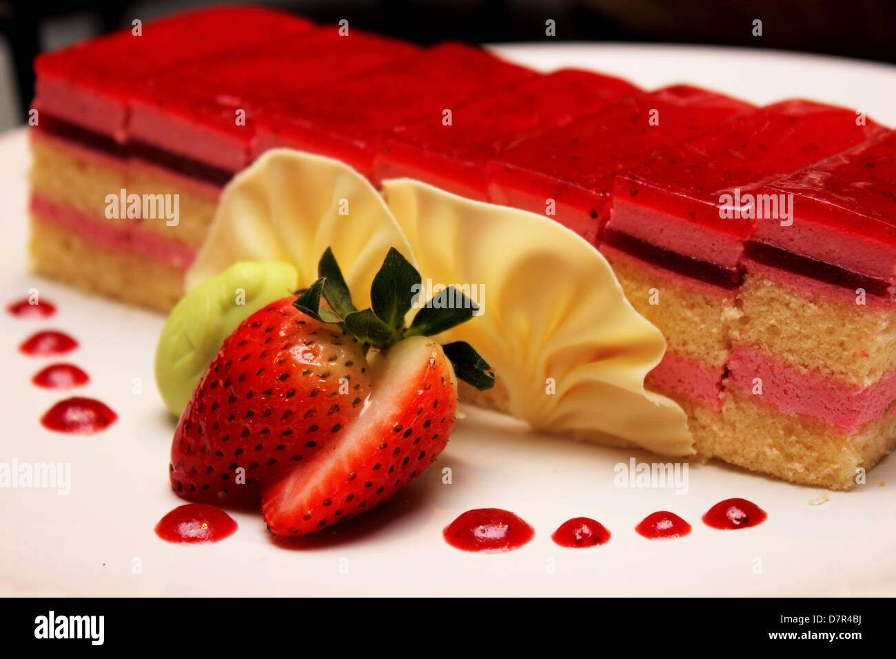 Strawberry layer cake hi-res stock photography and images - Alamy