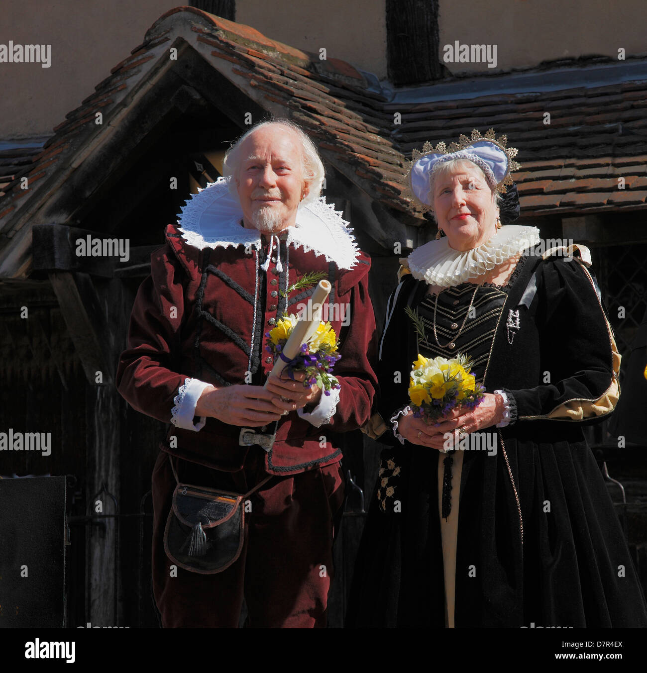 Shakespeare and Anne Hathaway in front of Shakespeares Birthplace at the annual Birthday Memorial Parade at Stratford upon Avon. Stock Photo