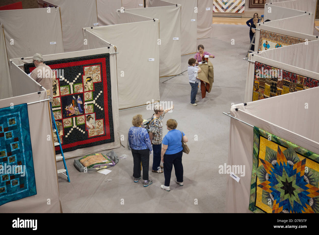 Quilting group hi-res stock photography and images - Alamy