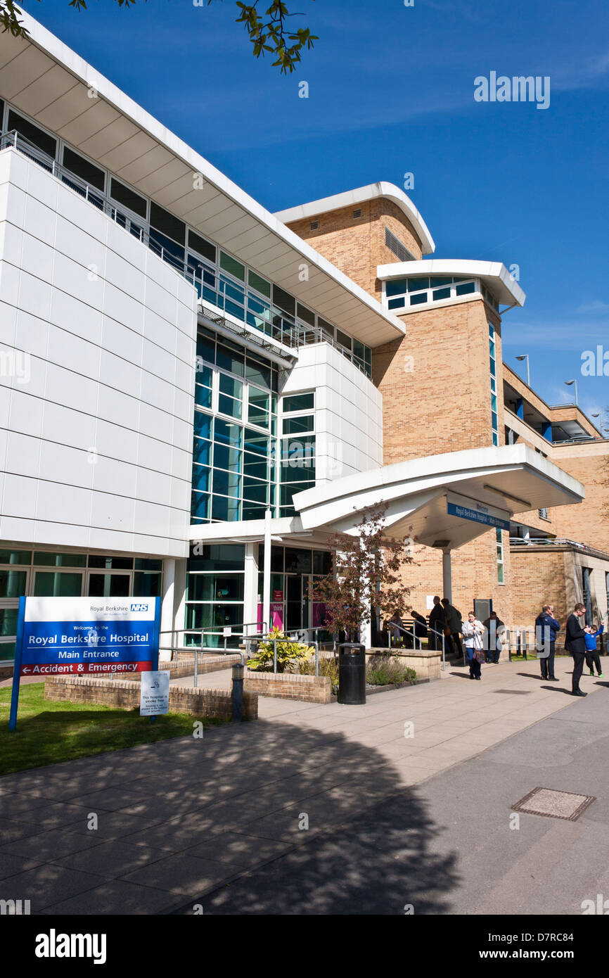 Main entrance to the Royal Berkshire Hospital in Reading, Berkshire, England, GB, UK Stock Photo