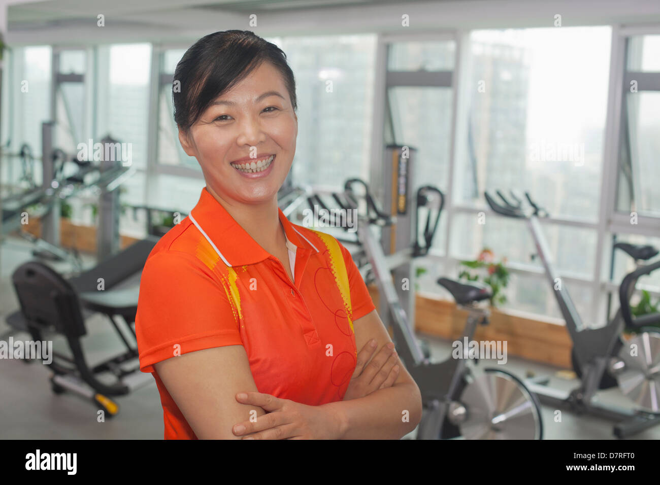 Chinese woman standing gym hi-res stock photography and images - Alamy