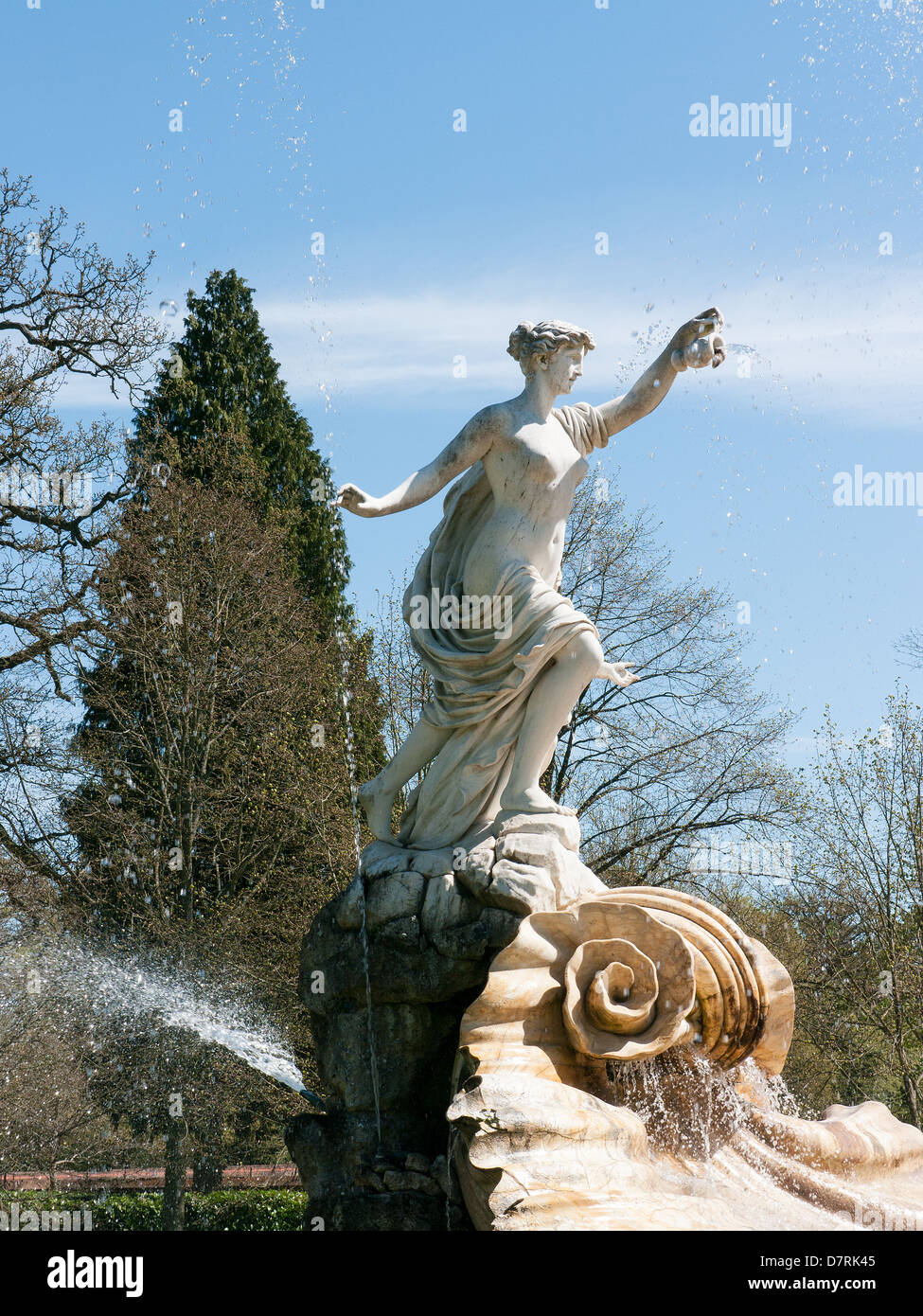 Stature at 'The Fountain of Love' on the Grand Avenue at Cliveden, by Thomas Waldo Story ( 1855-1915)  Bucks, UK Stock Photo