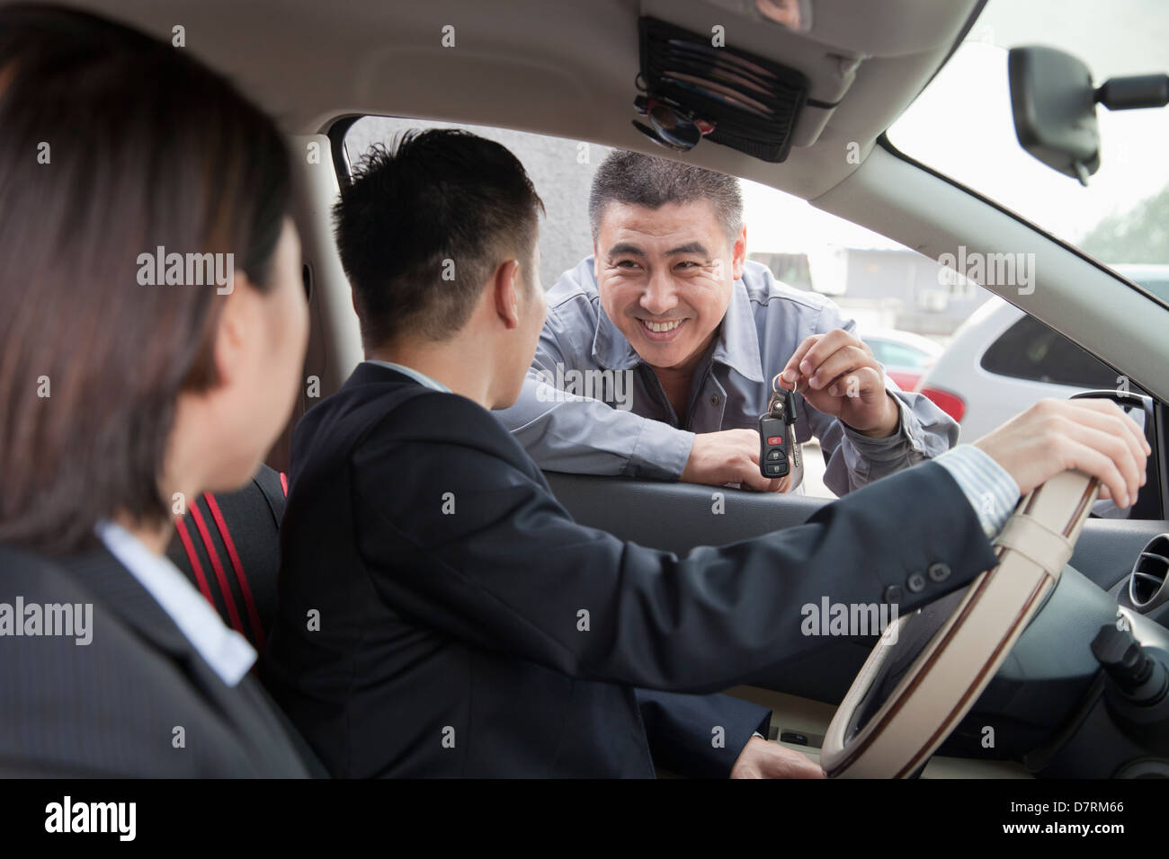 Auto mechanic sitting holding hi-res stock photography and images - Alamy