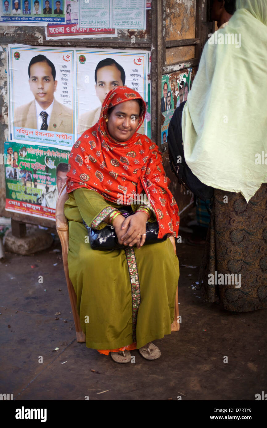 A woman waits by a ferry at Sadarghat, Dhaka, Bangladesh Stock Photo