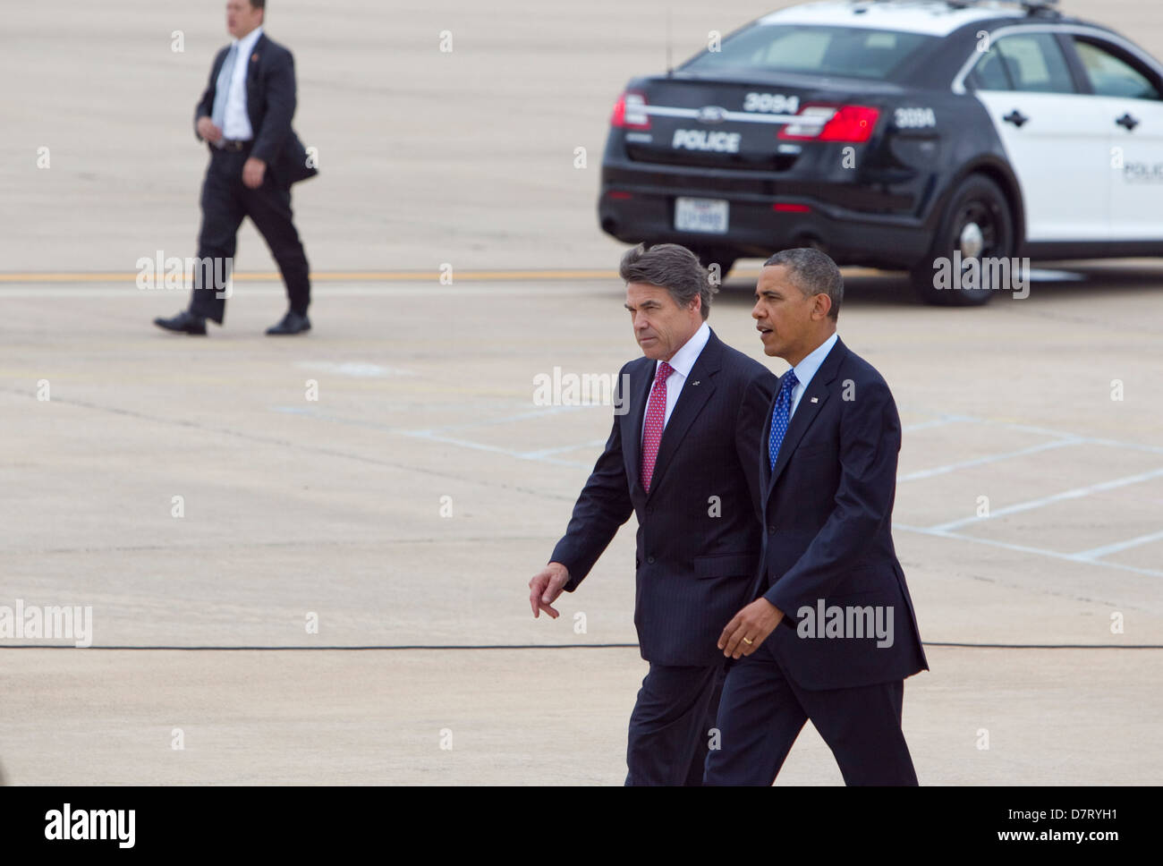 President of the United States, Barack Obama, walks along tarmac of the Austin, Texas airport with Governor of Texas Rick Perry Stock Photo