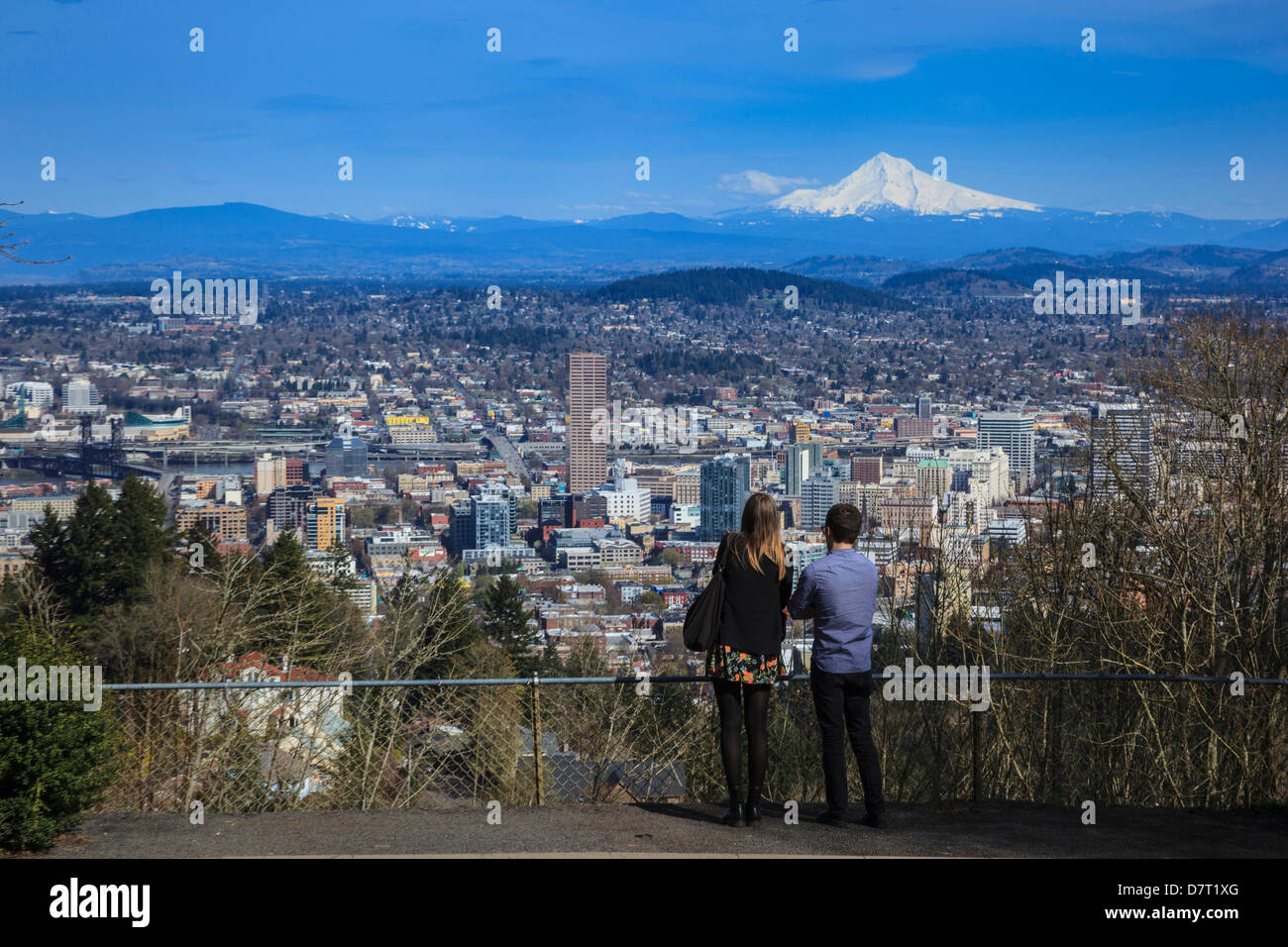 USA, Oregon, Portland, tourists looking at Portland and Mt. Hood from