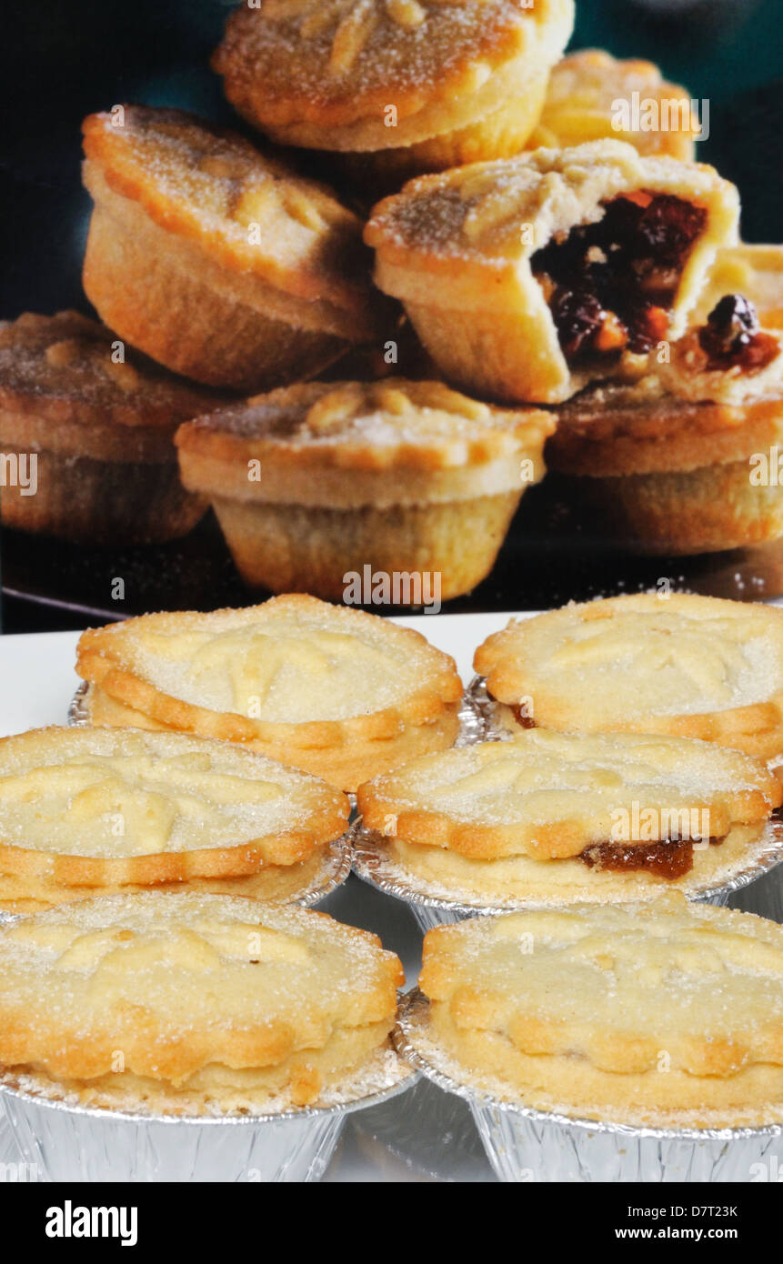 Sugar coated mince pies hi-res stock photography and images - Alamy