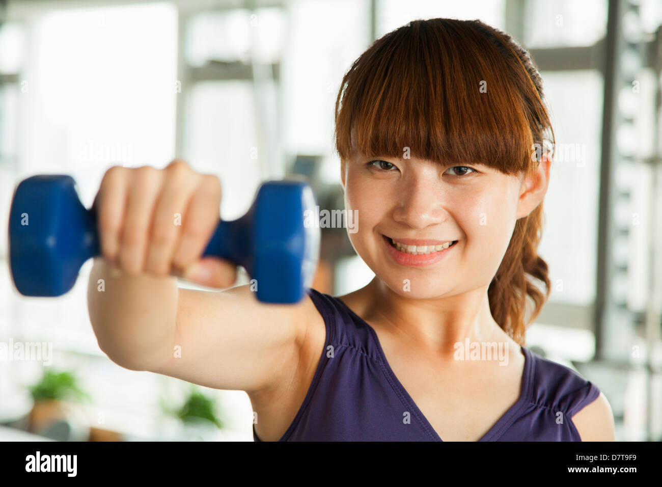 Chinese woman standing gym hi-res stock photography and images - Alamy
