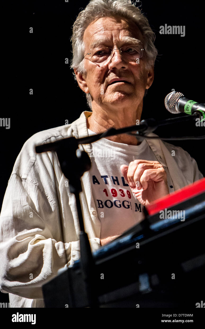 File:Ray Manzarek a Milano nel 2012 (cropped).JPG - Wikimedia Commons