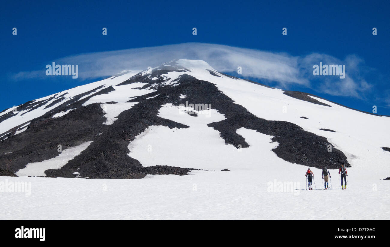 Washington, Mount Adams. Hikers on Mount Adams Stock Photo - Alamy