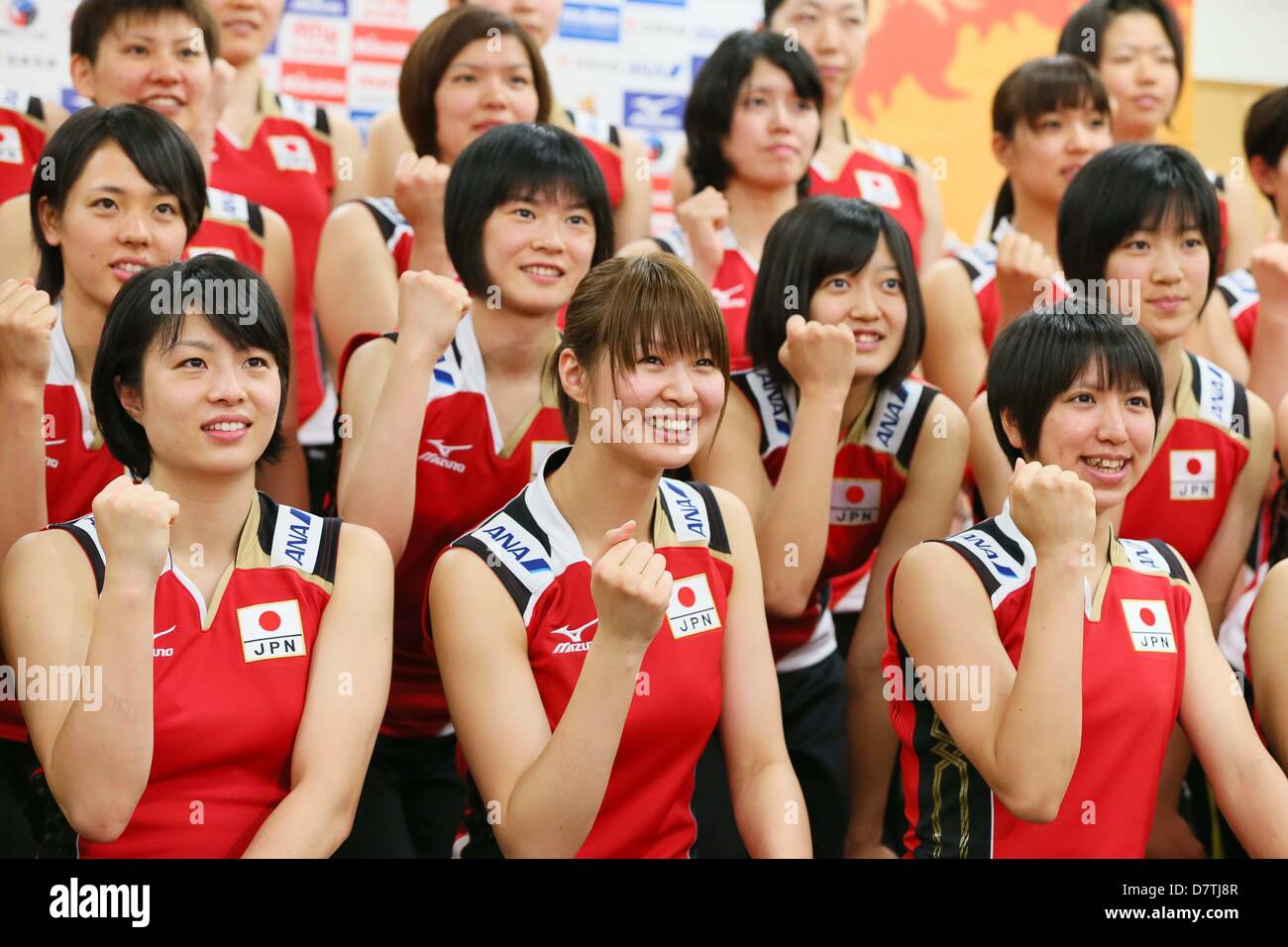 Japanese women is. Команда Japan плюс Владивосток. Волейбол Япония реклама. Трехметровая женщина Япония. Japan Volleyball Team.