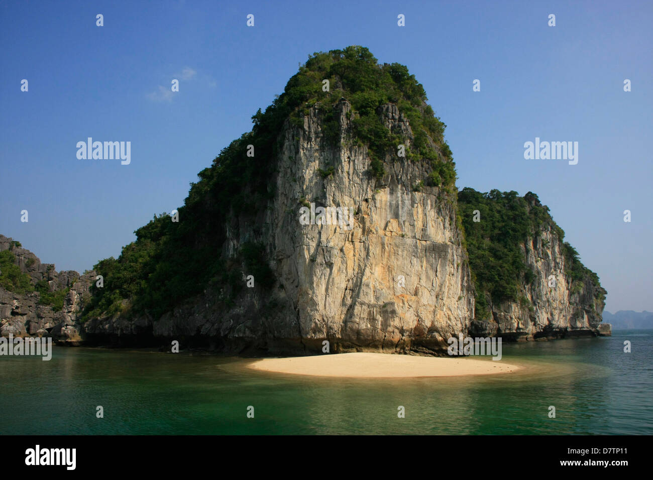 Small island beach, Halong Bay, Vietnam Stock Photo