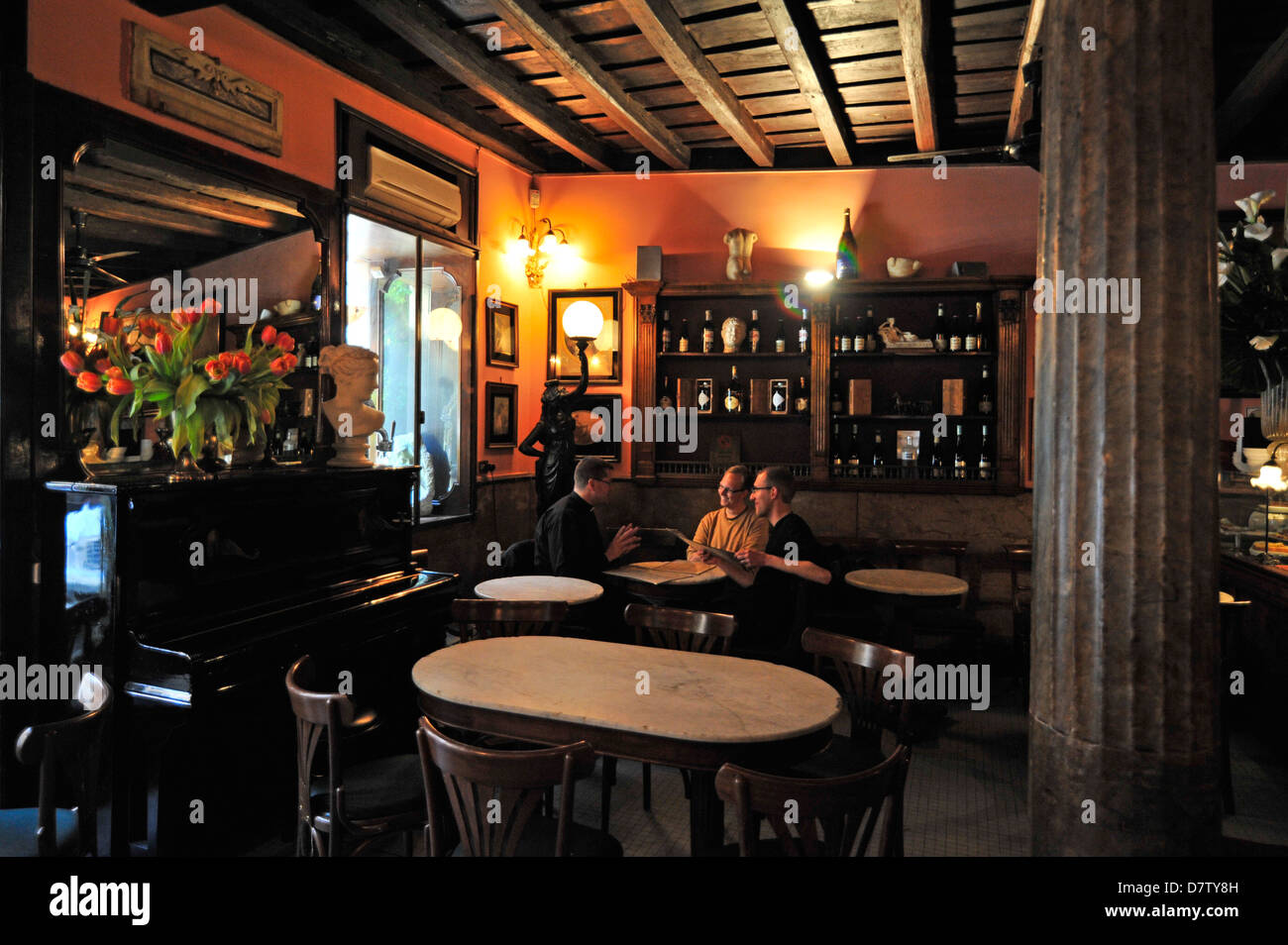 Caffe della piazza hi-res stock photography and images - Alamy