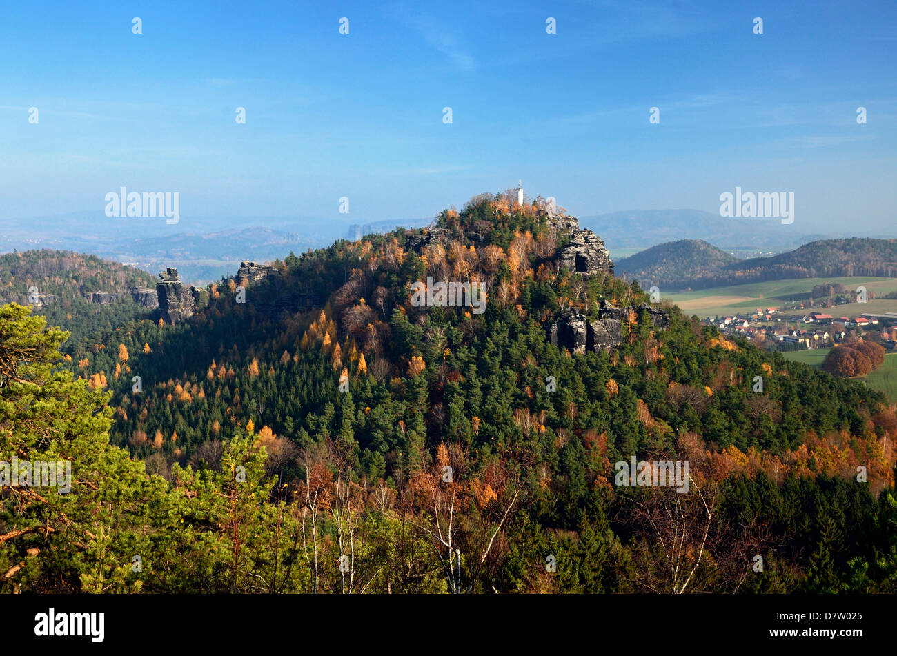 Aussichtspunkt Papststein in der Ansicht vom Gohrischstein ...