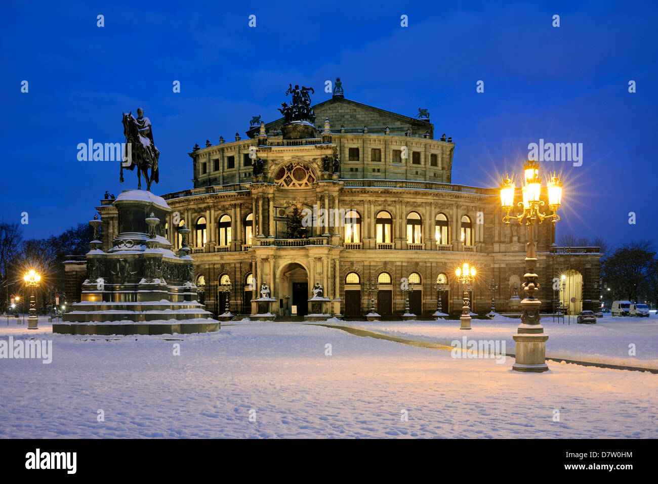Dresden, Reiterstandbild König Johann und Semperoper am Theaterplatz, Sachsen, Deutschland Stock Photo