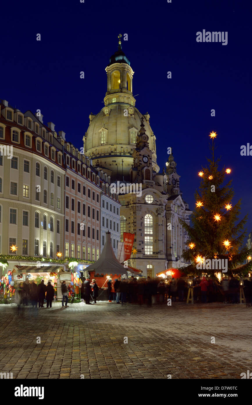 Dresden, Neumarkt, Weihnachtsmarkt unter der Frauenkirche, Sachsen, Deutschland Stock Photo