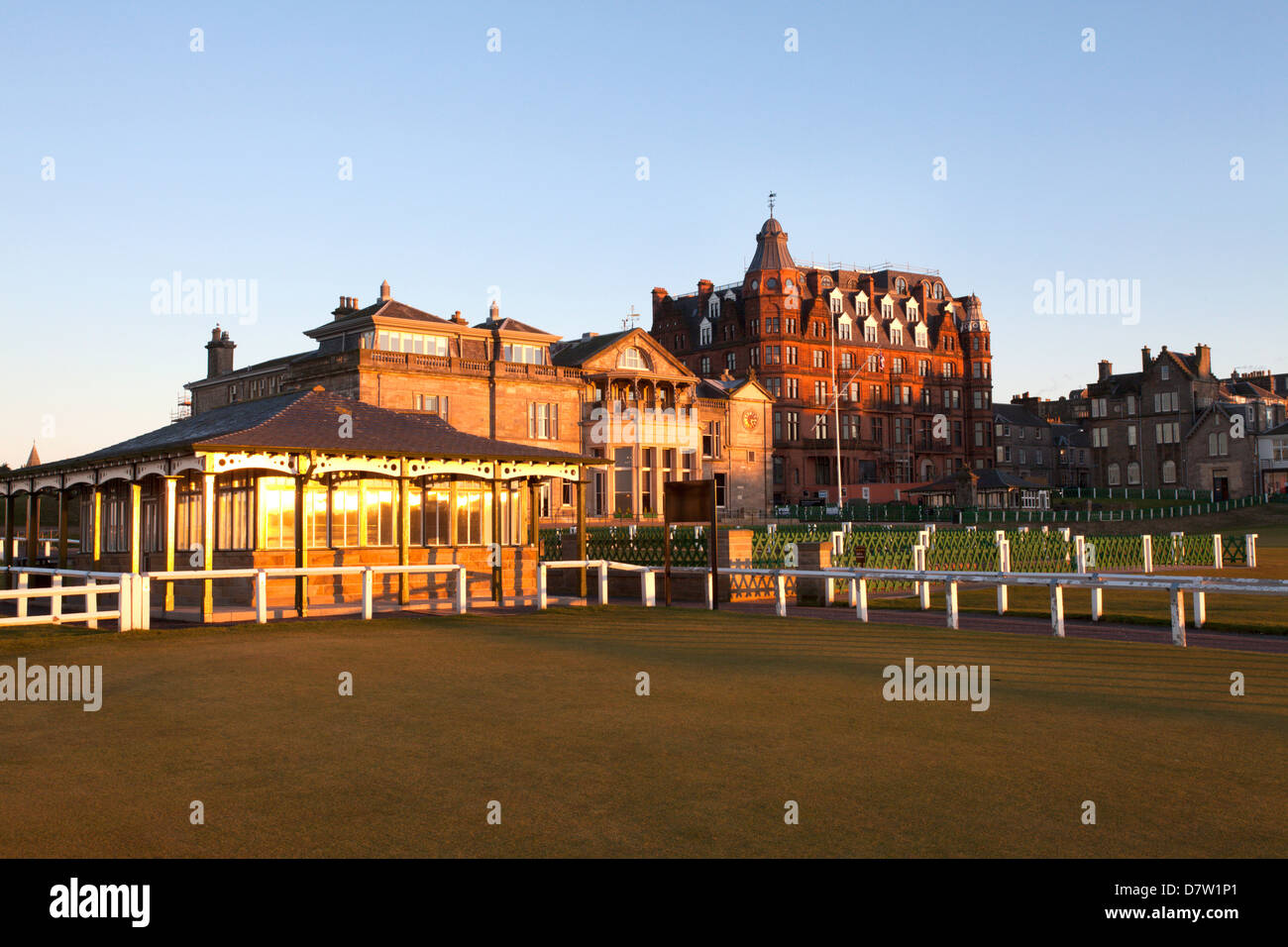 Caddie Pavilion and The Royal and Ancient Golf Club at the Old Course, St. Andrews, Fife, Scotland, United Kingdom Stock Photo
