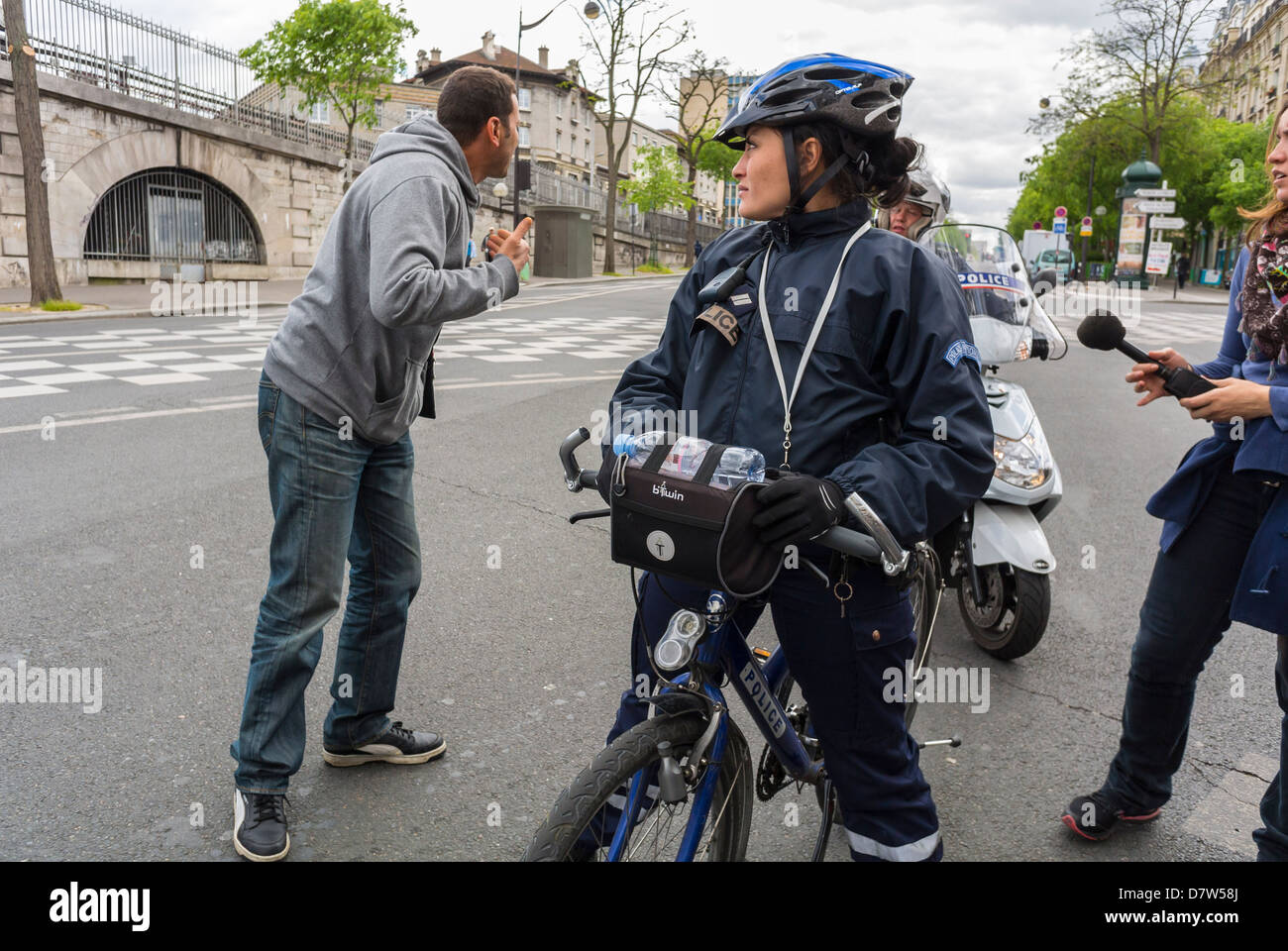 French police woman hi-res stock photography and images - Alamy