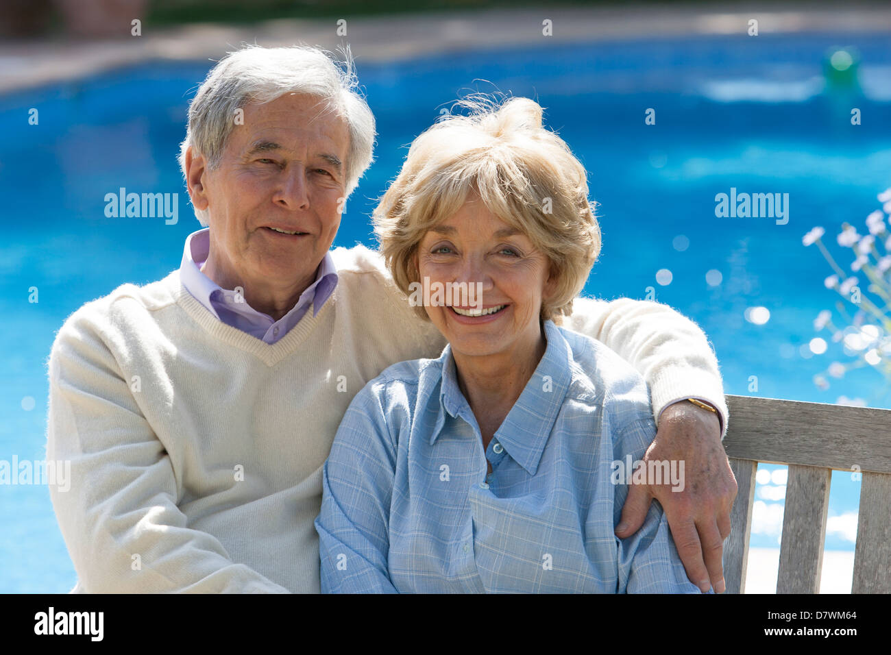 Smiling elderly senior couple hi-res stock photography and images - Alamy