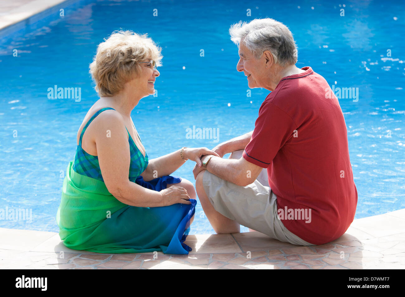 Smiling elderly senior couple hi-res stock photography and images - Alamy