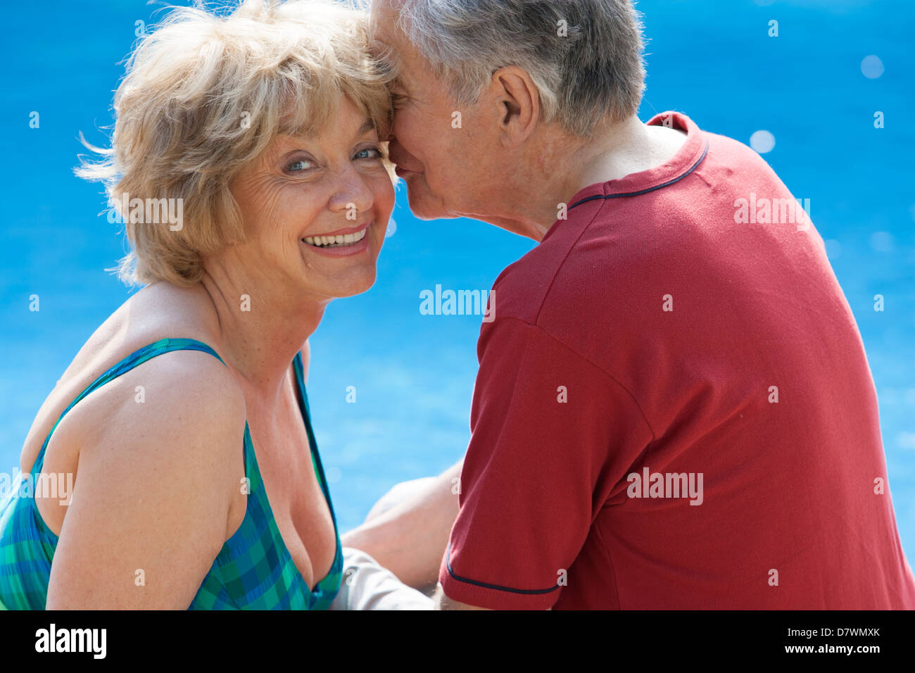 Smiling elderly senior couple hi-res stock photography and images - Alamy