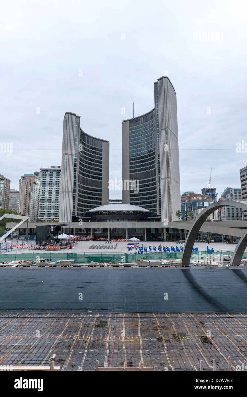 Toronto New City Hall Nathan Phillips Square Stock Photo Alamy