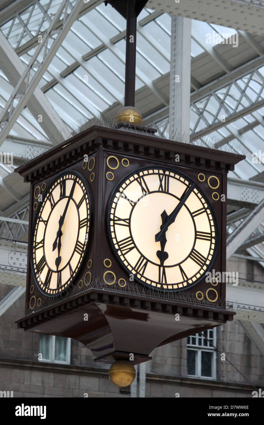 Glasgow central station clock hires stock photography and images Alamy