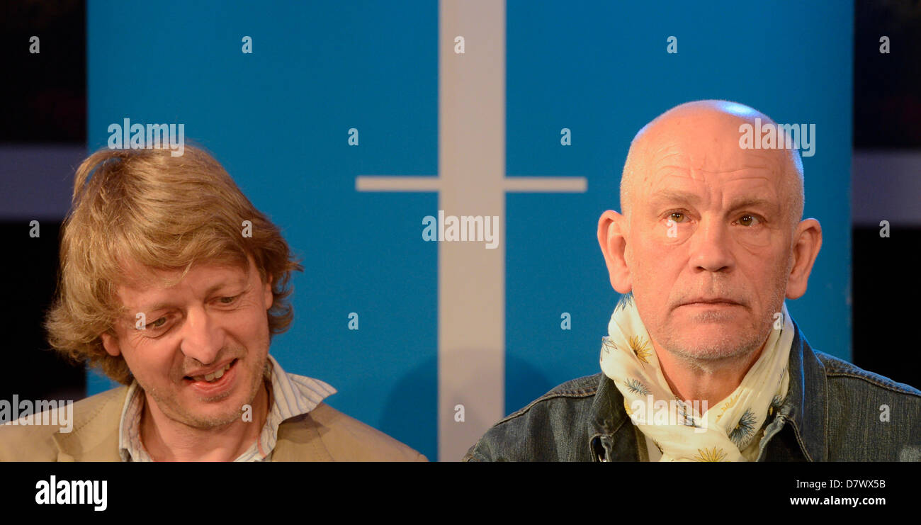 Prague, Czech Republic. 14th May 2013. American actor John Malkovich (right) and director Michael Sturminger during a press conference in occasion of the 68th Prague Spring music festival, Czech Republic, on Tuesday, May 14, 2013. (CTK Photo/Michal Krumphanzl/Alamy Live News) Stock Photo