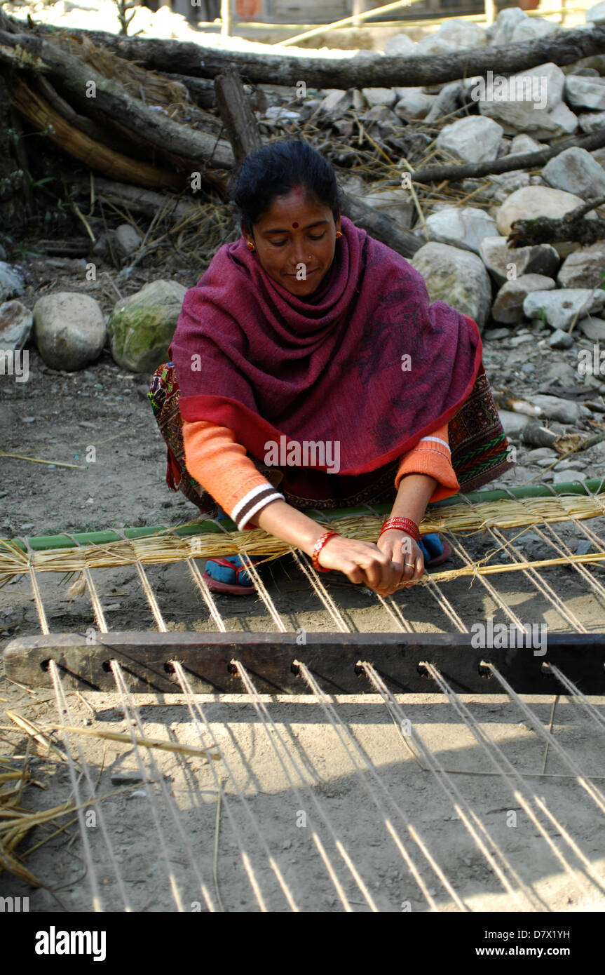 Weaving loom nepal hires stock photography and images Alamy