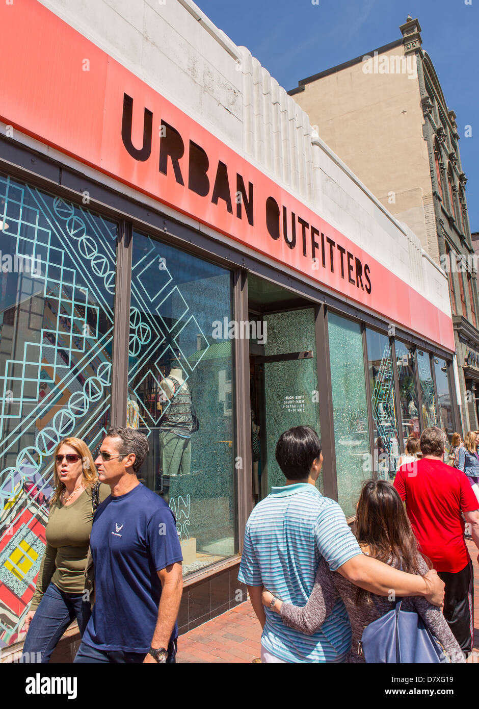 WASHINGTON, DC, USA - Urban Outfitters store and people on M Street in 