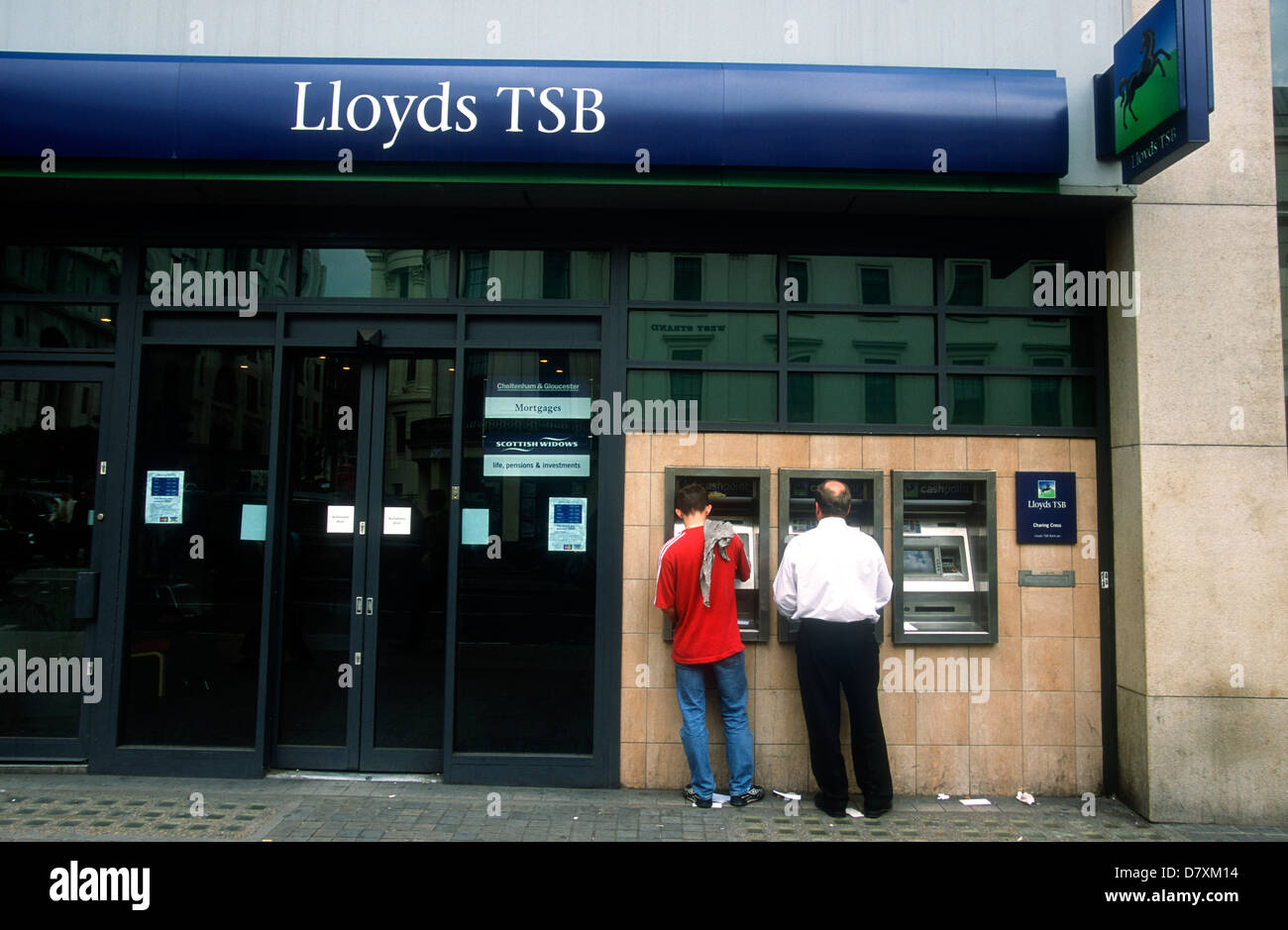Customers using Lloyds TSB cashpoint machine, Charing Cross, London, UK. Stock Photo