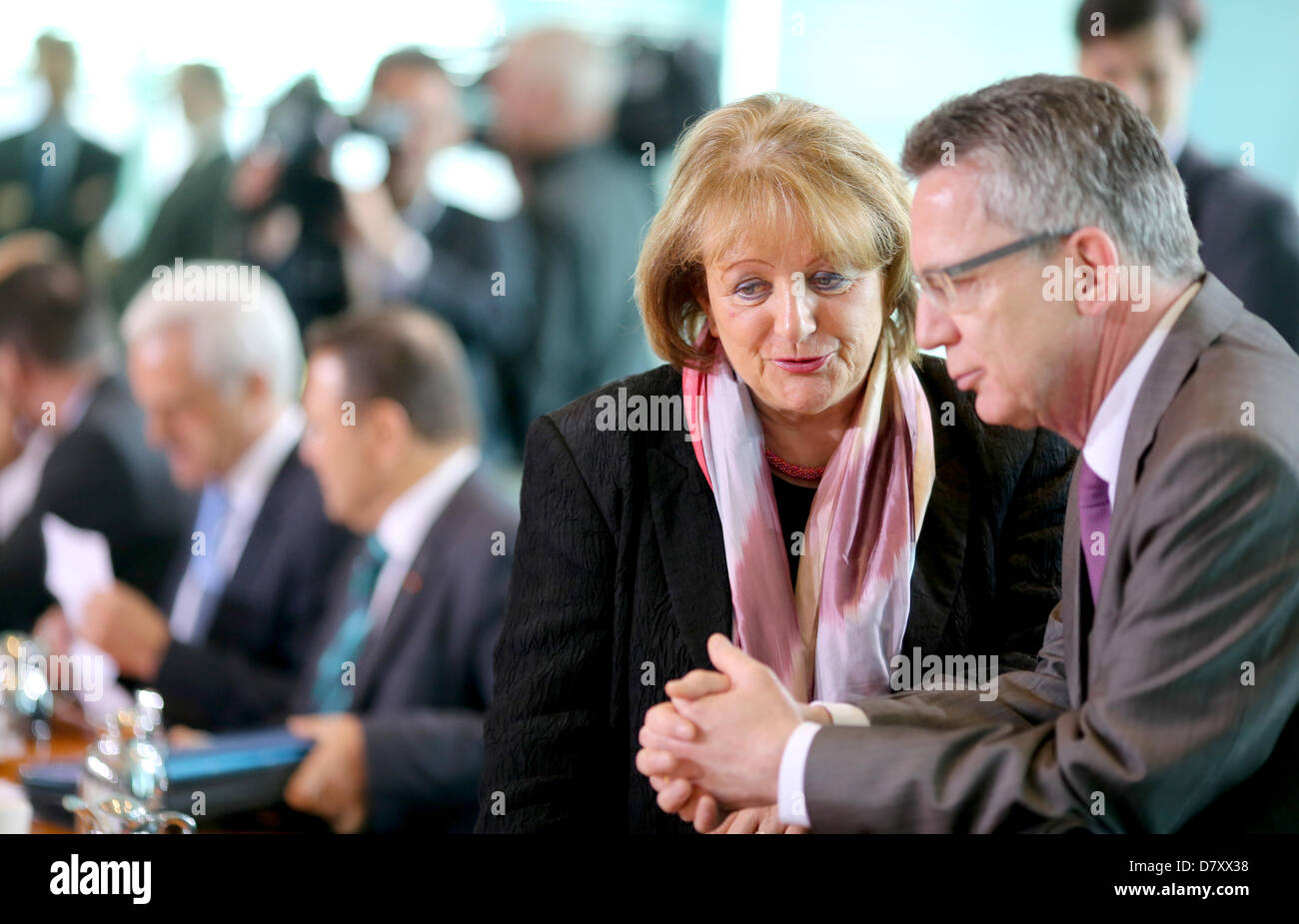 German Justice Minister Sabine Leutheusser-Schnarrenberger and Defense Minister Thomas de Maiziere chat before the cabinet meeting at the chancellery in Berlin, Germany, 15 May 2013. Photo: KAY NIETFELD Stock Photo