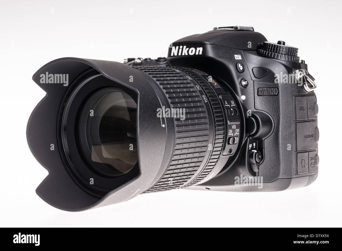 Nikon D7100 digital SLR - camera with 18-105mm lens Stock Photo - Alamy