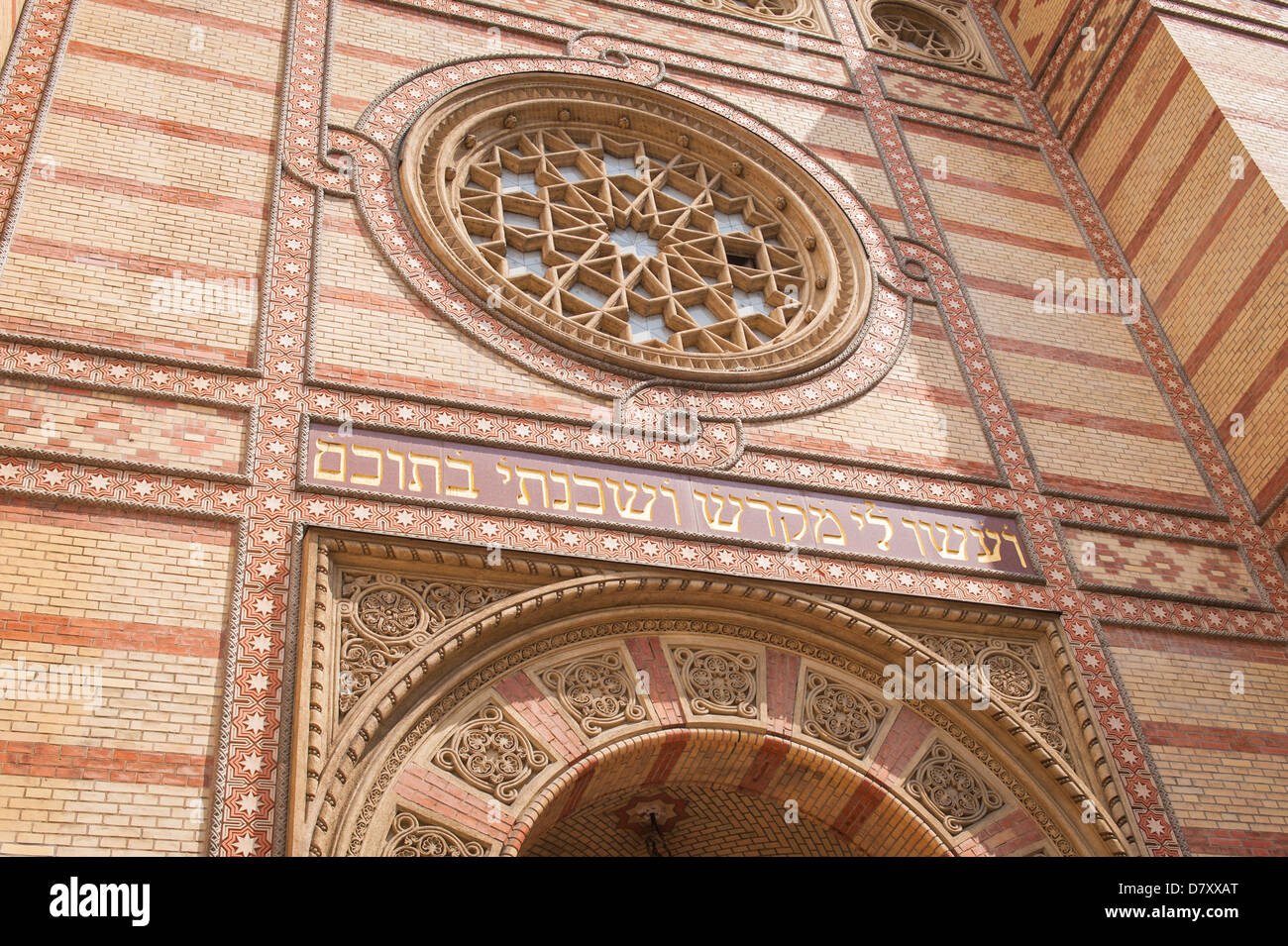Budapest Hungary Great Synagogue Zsinagoga Byzantine Moorish L Forster 1859 3 000 Seats 2nd Largest World Rose Window Stained Glass Exterior Detail Stock Photo Alamy