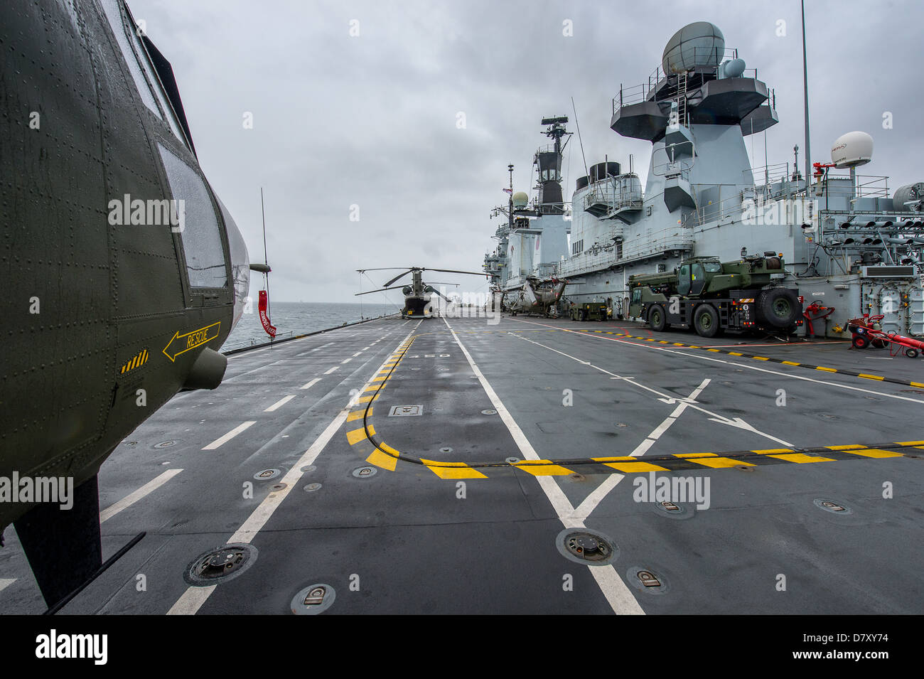Raf Nav Royal navy crewmen at work hi-res stock photography and images - Alamy