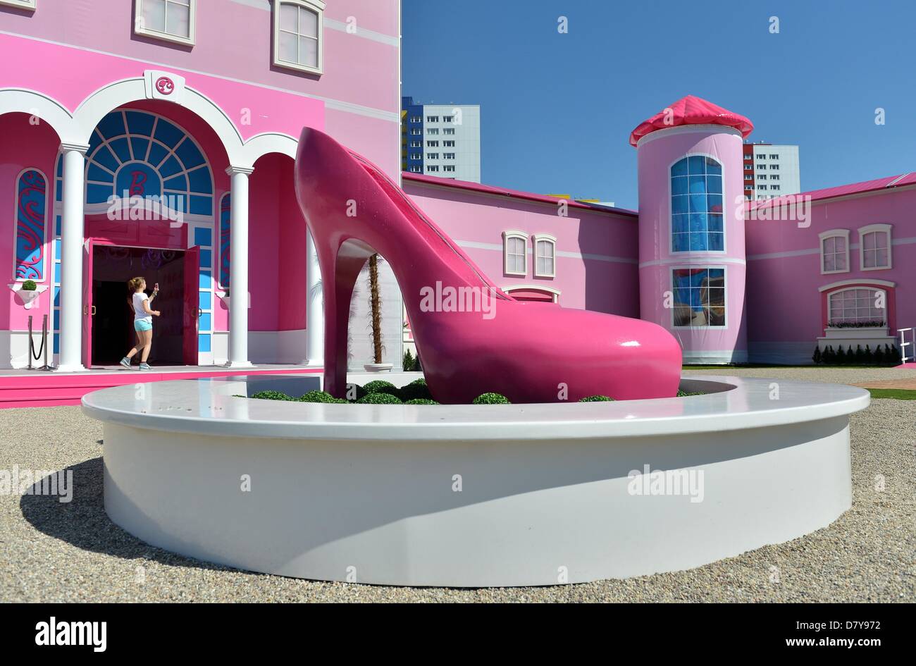 The Barbie Dreamhouse on the parking at the shopping mall Alexa near  Alexanderplatz in Berlin, Germany, 08 May 2013. The event space on 2.500 sq  m opens 16 May 2013. Photo: BRITTA PEDERSEN Stock Photo - Alamy